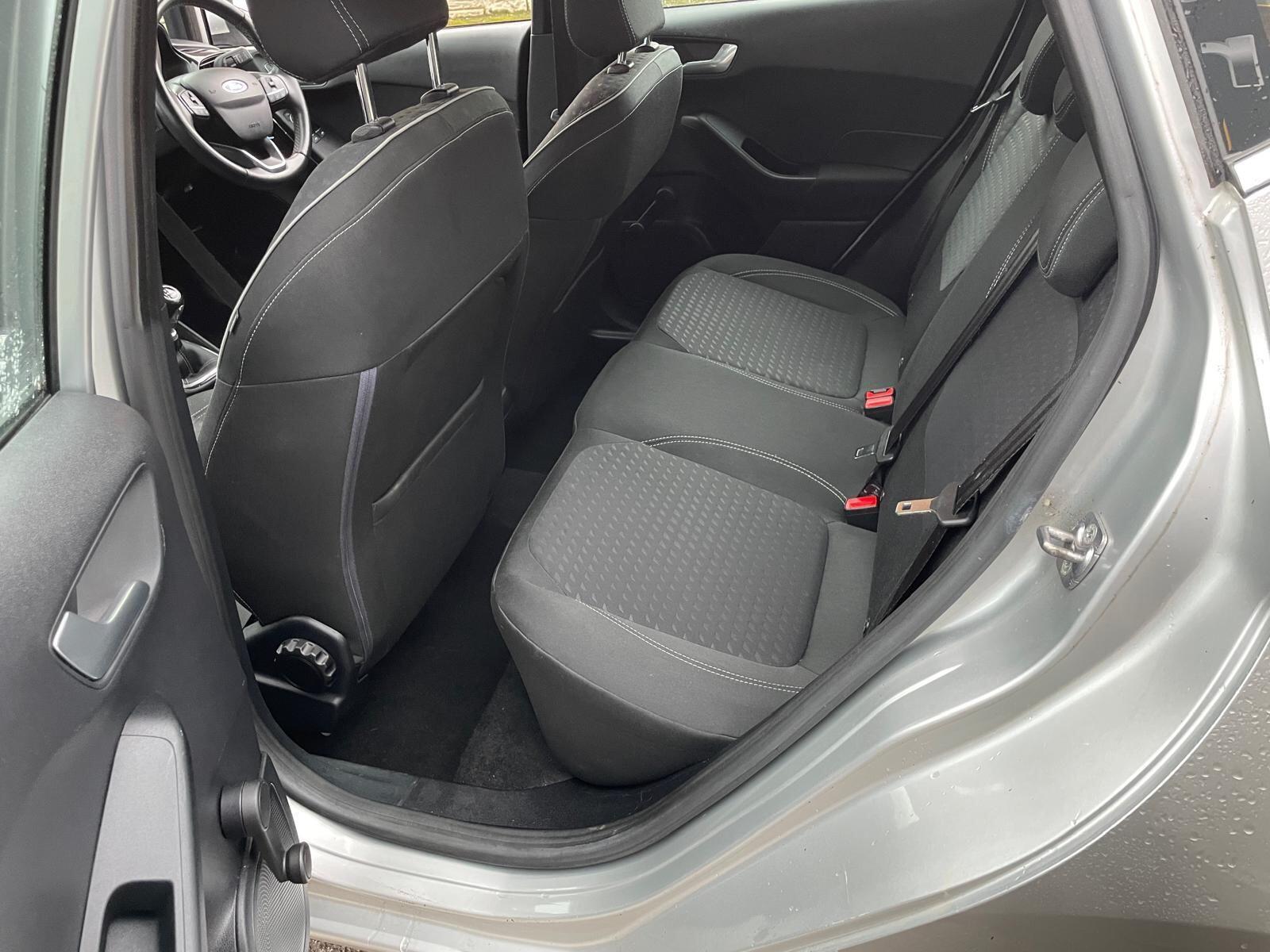 Ford Fiesta - image 8